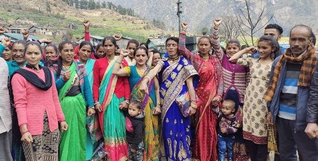 बागेश्वर जिले के अंतिम गांव जांतोली की महिलाओं ने किया प्रदर्शन