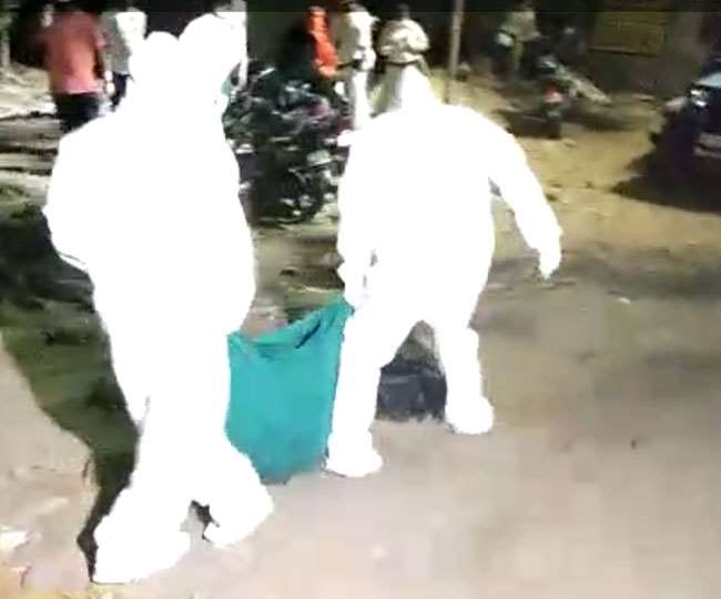 Bihar Coronavirus Update: कोरोना संक्रमित मरीजों की मौत के बाद भी दुर्दशा, देखें बक्सर का ये वायरल वीडियो