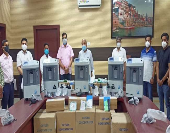 वाराणसी में कोविड मरीजों की सांसों को थमने से बचाने के लिए मंगाया 75 मेडिकल आक्सीजन कंसेन्ट्रेटर