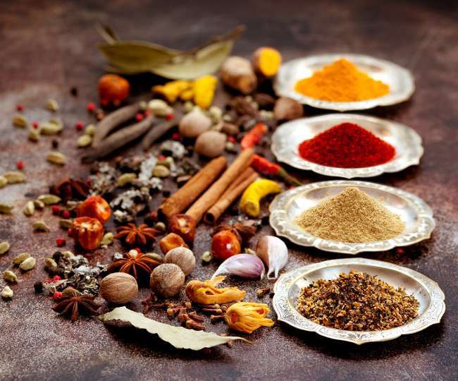 इम्युनिटी बढ़ाने वाले मसाले व औषधियों की बढ़ी मांग, पटना के बाजार में 10 से 20 फीसद तक चढ़ी कीमतें