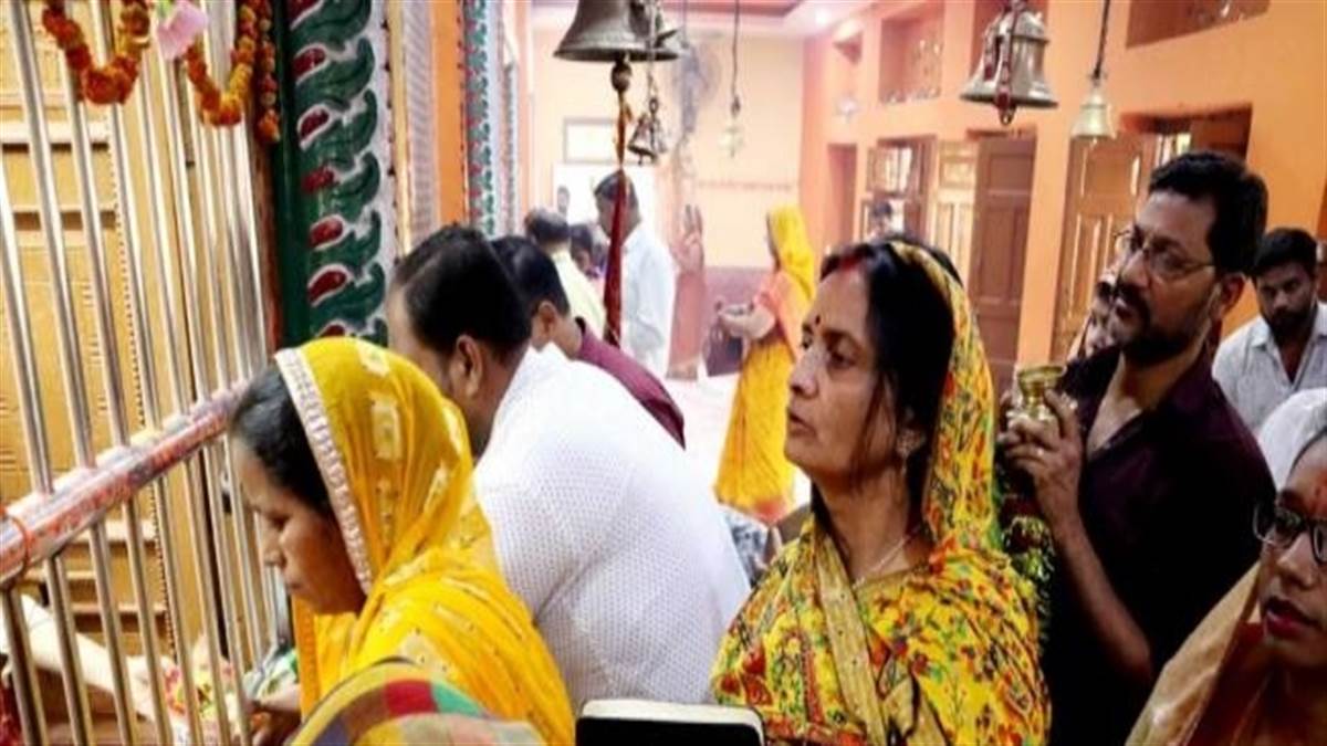भक्ति का मर्म, वास्तविक सुख पाने के लिए व्यक्ति साधना की ओर होता है प्रवृत्त