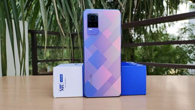 ViVo Y73 Review : अल्ट्रा स्लिम डिजाइन वाला स्टाइलिश और लाइटवेट स्मार्टफोन