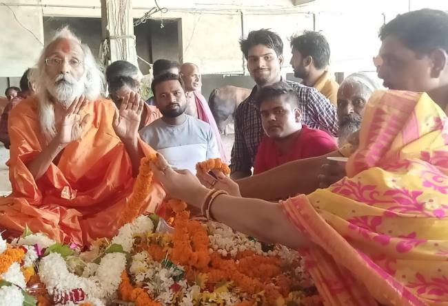 शिष्यों ने गुरुजनों का पूजन कर उतारी आरती