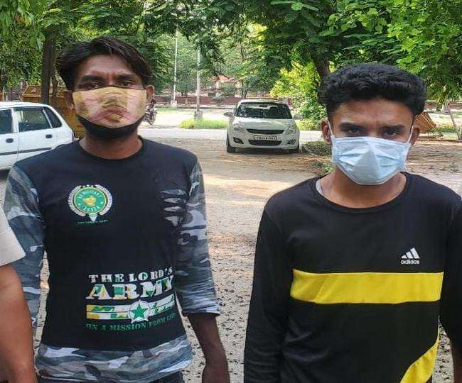 चंडीगढ़ में यात्रियों के मोबाइल चोरी करने वाले दो बदमाश गिरफ्तार, चोरी के 10 Mobile बरामद