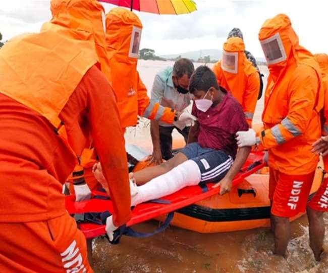 देश के कई हिस्सों में भारी बारिश से तबाही, महाराष्ट्र में 149 की मौत 64 लापता, कर्नाटक में निकाले गए 31,360 लोग