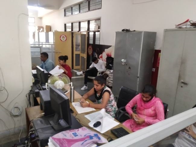 लघु सचिवालय में अधिकारियों की नाक के तले की टूट रहे नियम