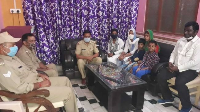 नामित कोतवाल दीप्ती के आवास पर कोतवाल ने सुनीं समस्याएं