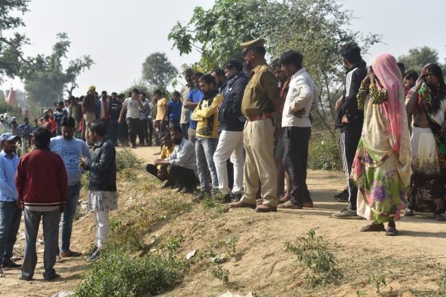गढ़ी जैनी के युवक को मारकर फेंका