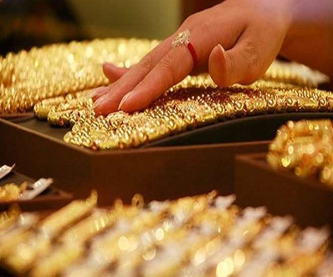 Gold and Silver Price: सराफा बाजार में सोने के साथ चांदी की कीमतों में और गिरावट