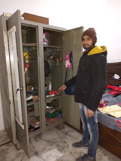 दिनदहाड़े घर का ताला तोड़कर लाखों की चोरी
