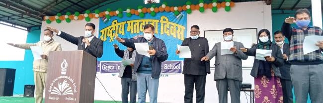 अपने मोहल्ले के मतदान अंबेसडर बनें युवा: डीएम