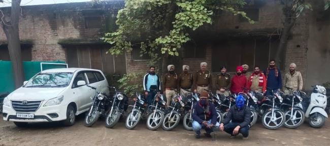 बाइक एजेंसी के मालिक ने बना रखा था गिरोह, कागजात में हेराफेरी करके बेचते थे दोपहिया वाहन