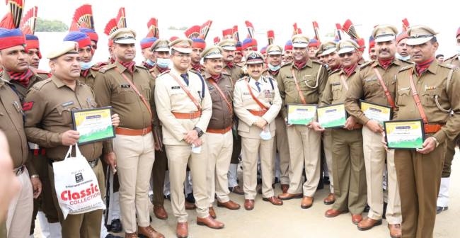 बेहतर कार्य करने वाले 19 पुलिस
कर्मियों को किया गया सम्मानित