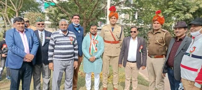 सीआरपीएफ के कादरपुर समूह केंद्र में बलिदानियों को दी श्रद्धांजलि