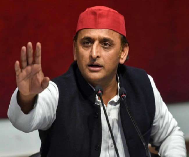 गायत्री की पत्नी को टिकट देने के सवाल पर अखिलेश यादव ने दिया ये जवाब, आजम और नाहिद हसन का भी किया बचाव