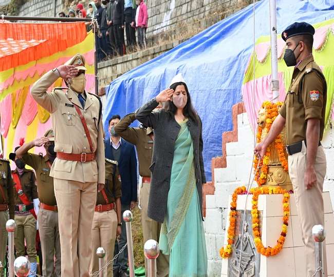 अल्मोड़ा-बागेश्वर में ध्वजारोहरण कर लिया संविधान की सुरक्षा का संकल्प