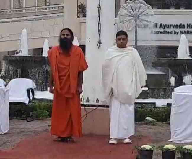 बाबा रामदेव बोले- चुनावों में मैं किसी के न पक्ष में, न विपक्ष में