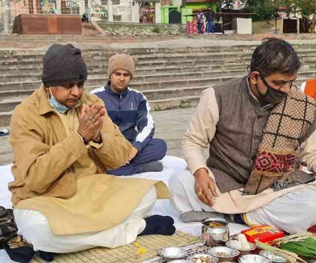 जानिए बिरजू महाराज की क्या थी अंतिम इच्छा, स्वजनों ने ऋषिकेश के गंगा घाट पर की पूजा अर्चना