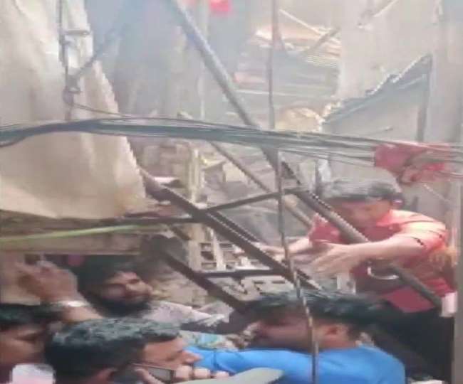 Mumbai Building Collapse: मुंबई के बांद्रा में ढही बहुमंजिला इमारत, सात लोगों को बचाया गया