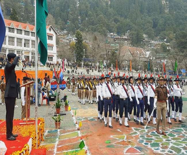 गणतंत्र दिवस 2022 : नैनीताल में फ्लैट्स मैदान पर पुलिस परेड के दौरान दिखा साहस और शौर्य
