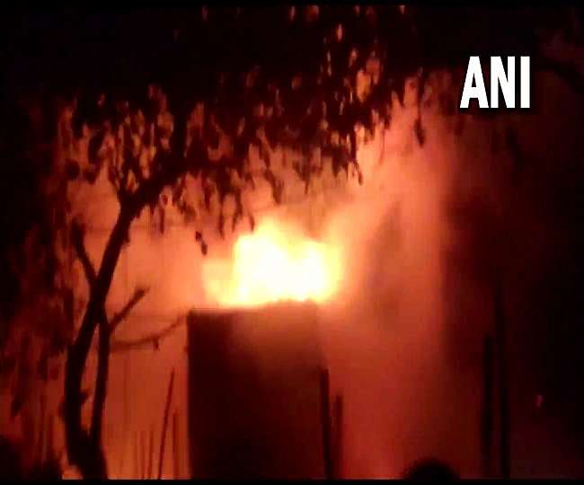 मुंबई के अंधेरी इलाके में गैस लीक होने से लगी आग, 3 घायल