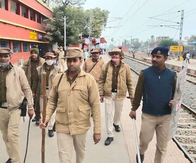 केजी रेलखंड पर दूसरे दिन भी नहीं चली चार ट्रेनें, यात्री परेशान, हावड़ा-गया एक्सप्रेस और एक मालगाड़ी का परिचालन