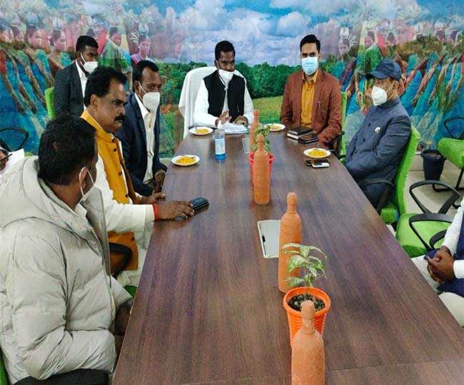 झारखंड के शिक्षा मंत्री ने डीवीसी अधिकारियों को हड़काया, बोले-महतो मांझी को बेवकूफ बनाना छोड़े प्रबंधन