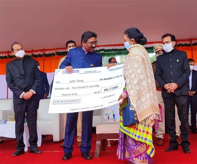 झारखंड में 25 रुपये सस्ता मिलेगा पेट्रोल, गणतंत्र दिवस पर मुख्यमंत्री ने लांच की सब्सिडी योजना