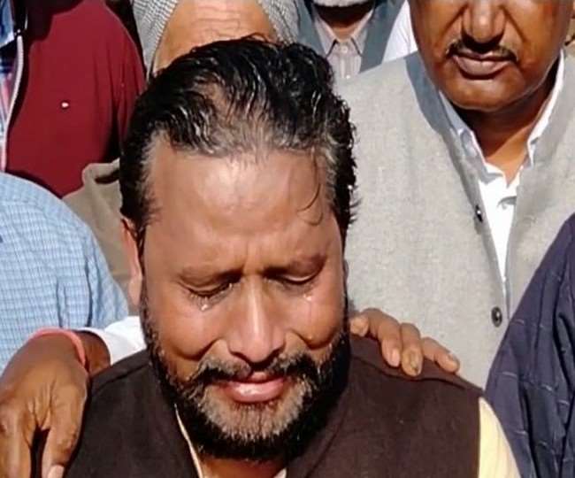 पंजाब में विधायक पत्नी का टिकट कटने पर फूट-फूटकर रोया पति, कहा- हाईकमान को बच्चों के बारे में सोचना चाहिए था