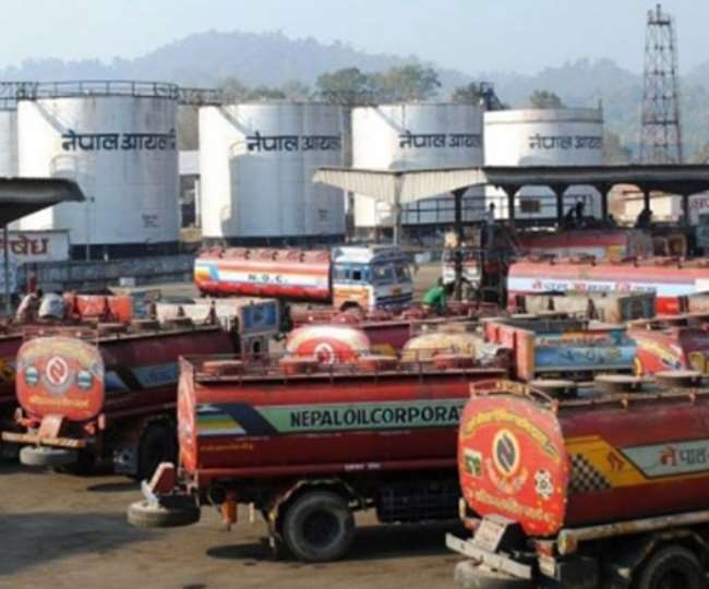 नेपाली अर्थव्यवस्था में नई गिरावट, नेपाल आयल दिवालिया घोषित, 150 रुपये प्रति लीटर बिक रहा पेट्रोल