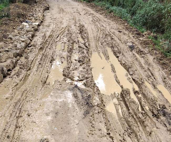 मंत्री की ससुराल-विधायक का ननिहाल फिर भी चलने को पक्की सड़क नहीं, पलायन तक कर चुके कई परिवार