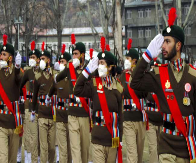 सलाहकार आरआर भटनागर ने शेर-ए-कश्मीर स्टेडियम में फहराया राष्ट्रीय ध्वज, बोले- प्रदेश को विकास के नए शिखर पर पहुंचाना है