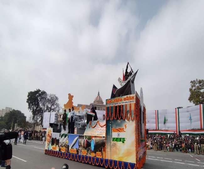 Republic Day 2022: लखनऊ में 73वें गणतंत्र दिवस पर सेना ने दिखाई ताकत, टी 90 टैंक सहित कई हथियारों का प्रदर्शन; देखें-तस्वीर