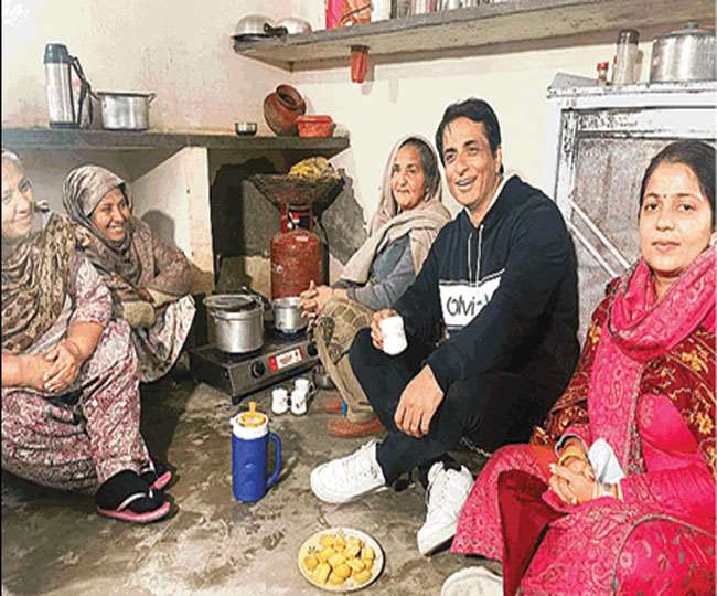 Punjab Chunav 2022: जिनकी झलक को तरसते थे, वह चूल्हे के पास आकर बैठ गए
