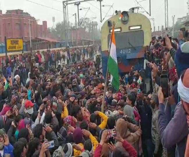 रेलवे अभ्यर्थियों का प्रदर्शन तीसरे दिन भी जारी, जहानाबाद में पटना-गया रेलखंड पर रोक दिया परिचालन