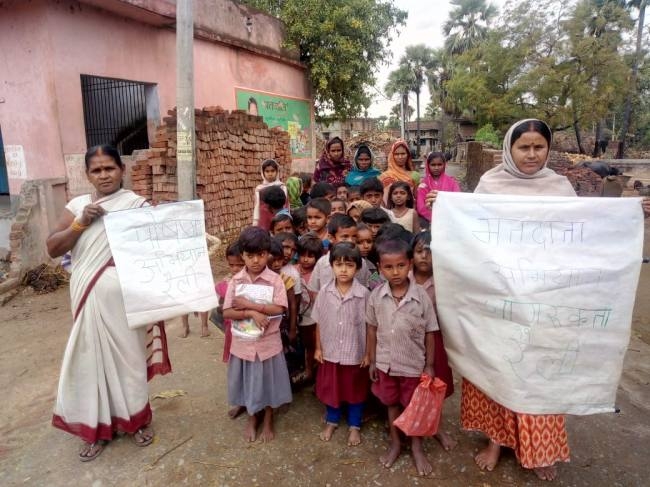 चूल्हा चौका छोड़ दिहऽ सबसे पहले वोट दिहऽ