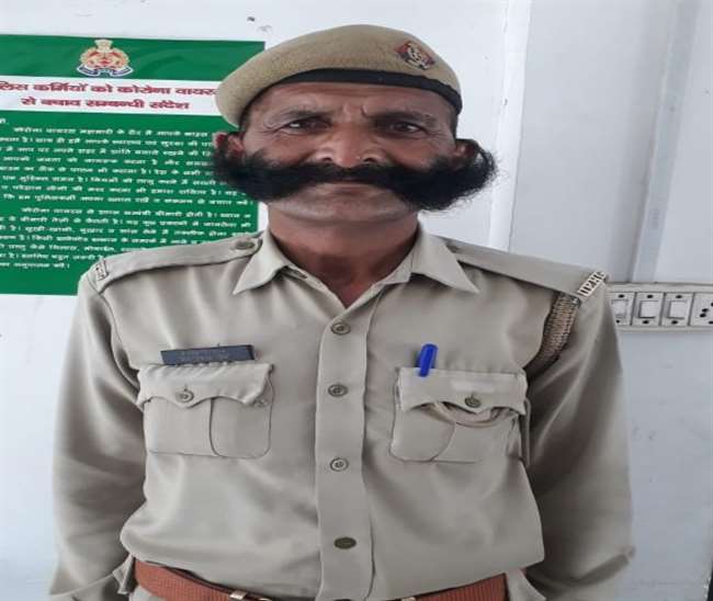 होमगार्ड के जवान की मूंछों पर फिदा हो गए मुरादाबाद के एसएसपी, जवान ने कहा-पत्नी ने कहा था घनी मूंछेे जमती हैं