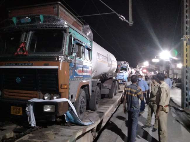 Oxygen Express-3 : मीरजापुर और आजमगढ़ को भी मिला प्राण वायु, बोकारो से 15 हजार लीटर एलएमओ लेकर वाराणसी पहुंची ट्रेन