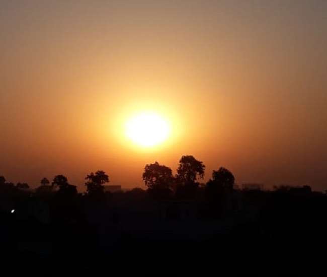 Aligarh Weather Forecast : सुबह और शाम मौसम खुशनुमा, दिन में आग उगलती गर्मी से लोग परेशान Aligarh news