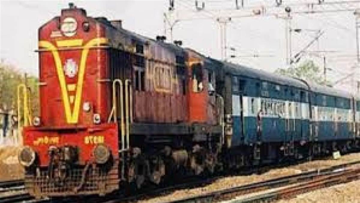 Indian Railway: यात्रीगण कृपया ध्यान दें, जमशेदपुर से होकर गुजरने वाले ये सात ट्रेनें लेट, ये ट्रेन तो घंटों की देरी से चल रही है