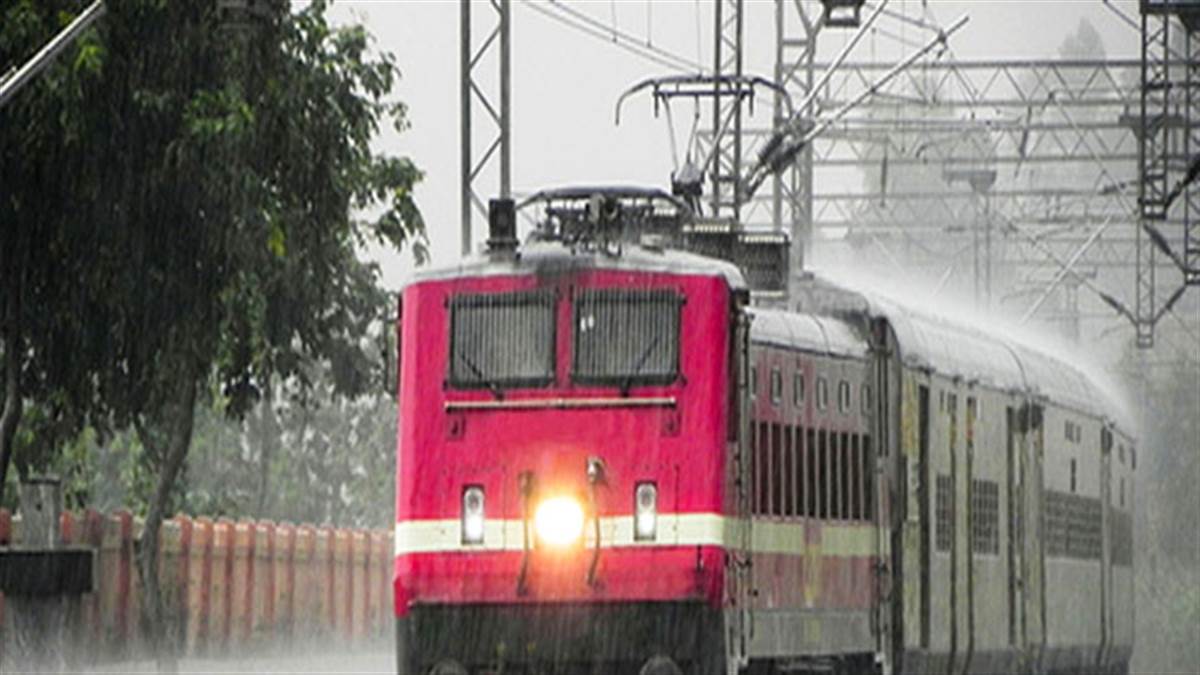 IRCTC: रेलवे में मानसून अलर्ट, रेलवे ट्रैक के दोनों किनारे पेड़ों की होगी छंटाई, मौसम बदलते ही कर्मचारियों तक पहुंचेगा अलर्ट मैसेज