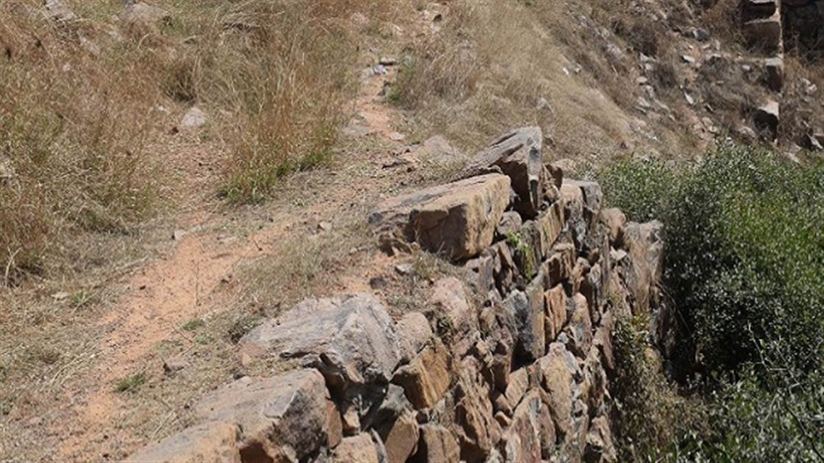 Real Lal Qila History: मुगल सम्राट शाहजहां ने नहीं बनवाया था दिल्ली का पहला लालकिला