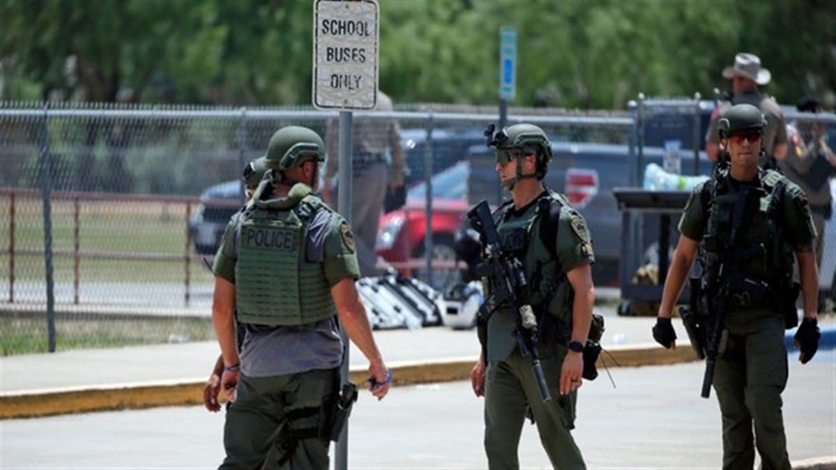 Texas School Shooting: टेक्सास में टला बड़ा हादसा! स्कूल में राइफल ले जाते हुए एक छात्र गिरफ्तार
