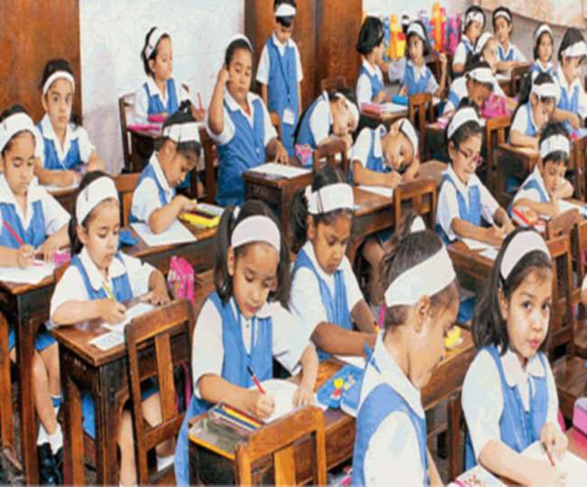 दिल्ली के स्कूलों में नामांकन के समय खास मामलों में बच्चे के पिता का नाम जरूरी नहीं