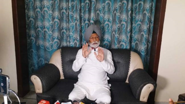 सांसद ने मालगाड़ियां रोकने का जताया विरोध
