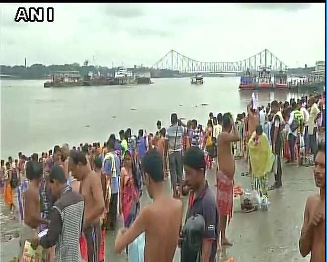 विजयदशमी के साथ पश्चिम बंगाल के सबसे बड़े उत्सव दुर्गा पूजा का समापन, खास आकर्षण या थीम रही नदारद