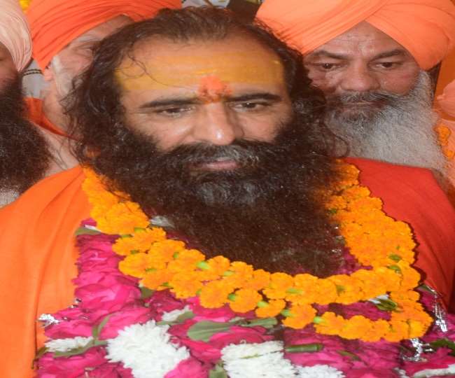 New President Akhara Parishad: महंत रवींद्र पुरी सामान्य संन्यासी से बने निरंजनी अखाड़े के संकटमोचक