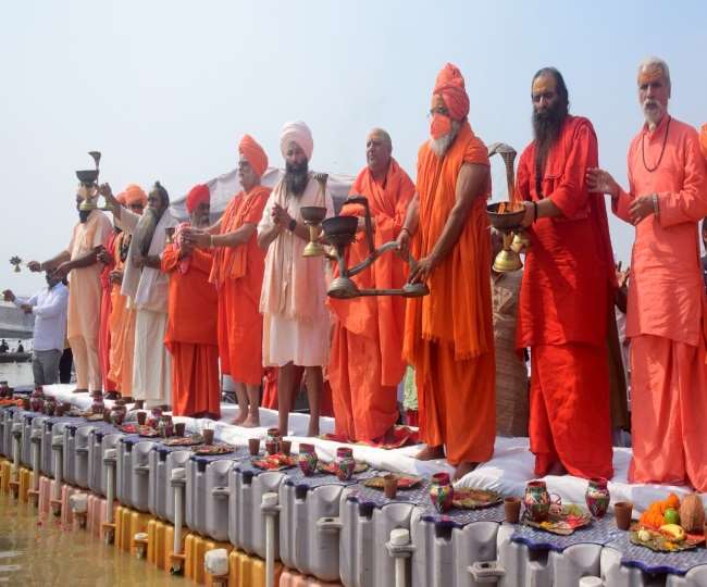 महाकुंभ मेला-2025 के लिए अखाड़ा परिषद अध्यक्ष ने महात्माओं संग किया गंगा पूजन और देव स्थलों का भ्रमण