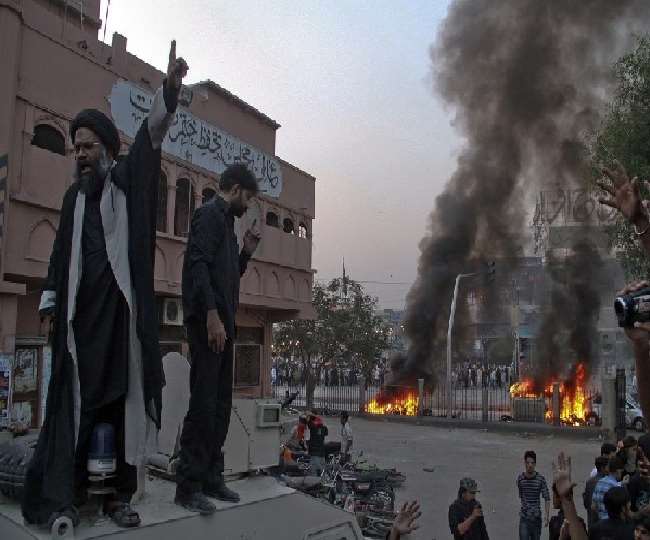 पाकिस्तान में दो गुटों के बीच हुई झड़प में 11 की मौत, 15 हुए घायल, इमरान सरकार की और बढ़ी मुश्किलें