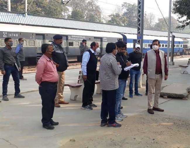 वाराणसी-बलिया रेल खंड दोहरीकरण परियोजना की मंडल रेल प्रबंधक ने समीक्षा, बढ़ेंगी यात्री सुविधाएं